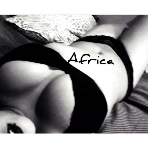 AFRICA Sexy chica de 18 años cojelona